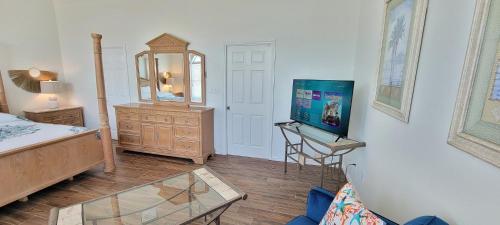 Chris Beach Pool Townhome Home