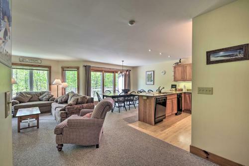 Apartamento Ski In, Ski Out Escape Steps To Jay Trail!