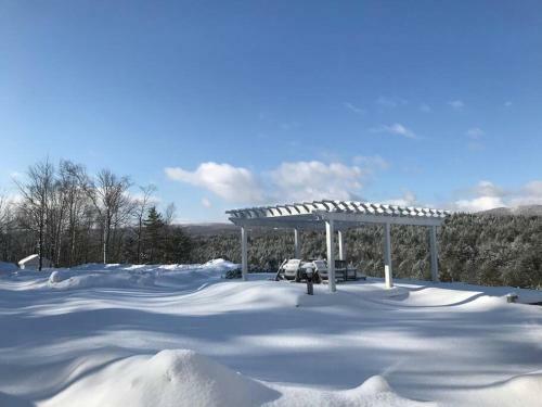 Villa Tuscan Luxury In Vermont - Private 25 Acres, Views