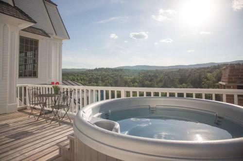 Villa Tuscan Luxury In Vermont - Private 25 Acres, Views