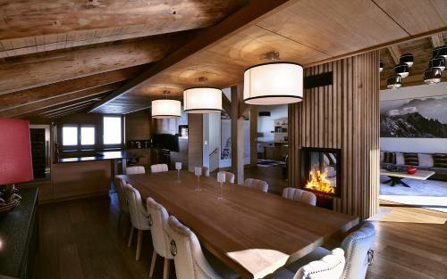 Chalet Rock And Stars
