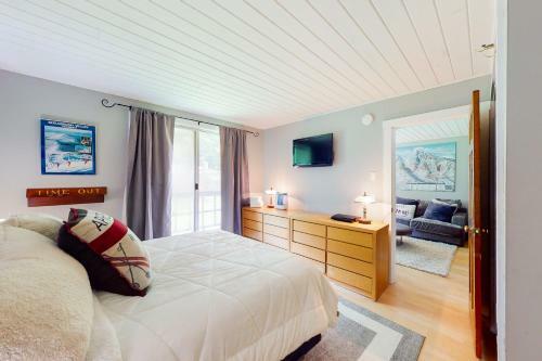 Center Village #203