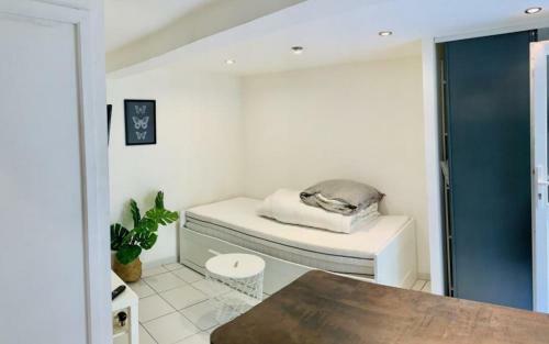 Apartamento Charming Studio For 2 People In Marseille By Weekome