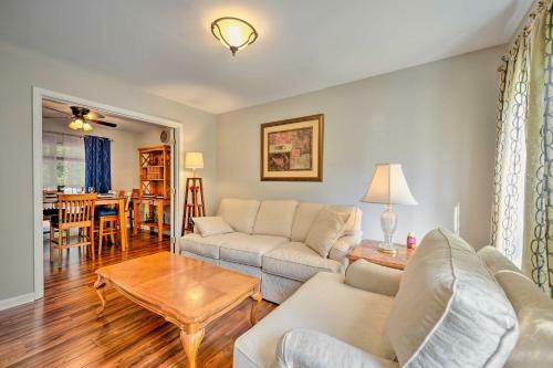 Bright Dumfries Home About 8 Mi To Potomac River!