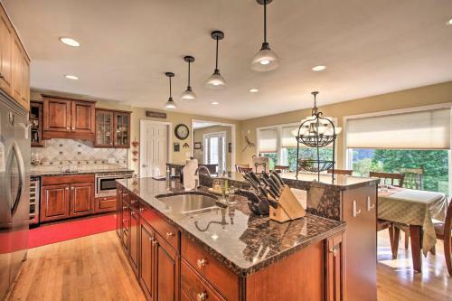 Modern Hiwassee Retreat With Mtn Views And Dock Access