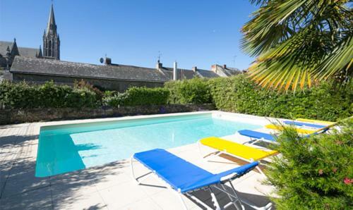 Cottage Dans Ancienne �cole de 1850 Piscine Chauff�e - 2 � 4 Pers.