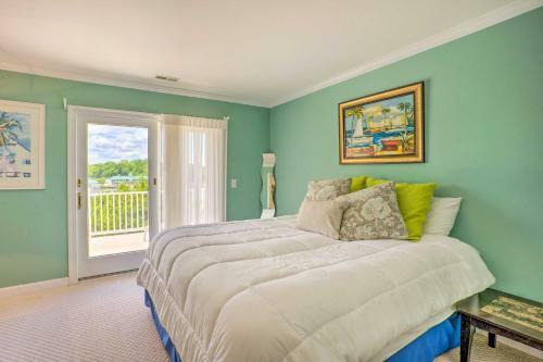 Elegant Waterfront Home With Bar, Deck And Views!