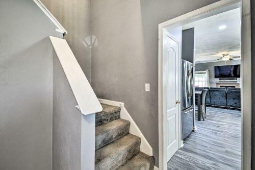 Norfolk Townhome Less Than 2 Mi To Ocean View Beach!