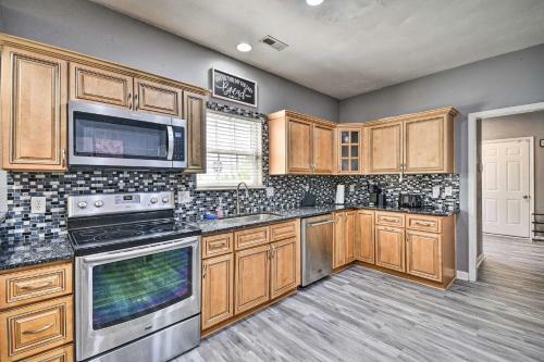 Norfolk Townhome Less Than 2 Mi To Ocean View Beach!