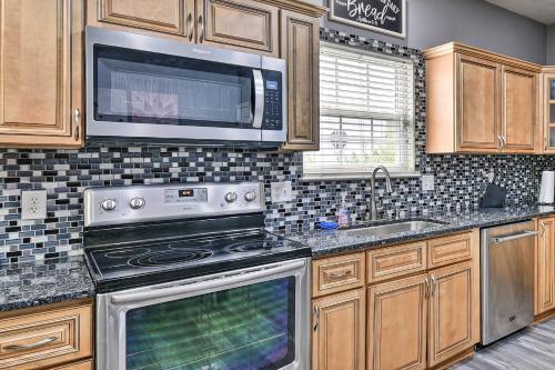 Norfolk Townhome Less Than 2 Mi To Ocean View Beach!