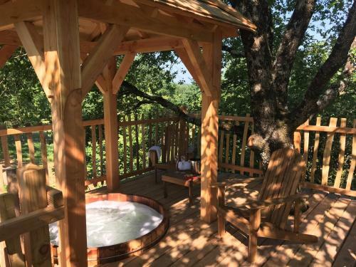 Bed & Breakfast La Ferme de Sirguet - Cabane Jardin & Spa