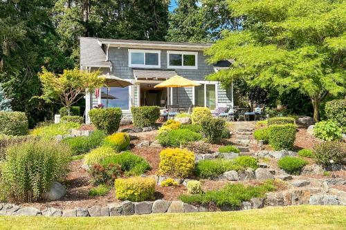 The Sound Cottage With 100 Ft Of Beachfront!