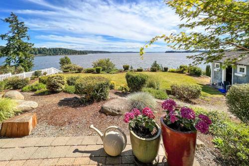 The Sound Cottage With 100 Ft Of Beachfront!