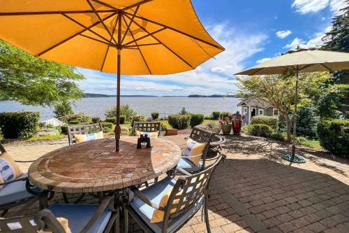 The Sound Cottage With 100 Ft Of Beachfront!