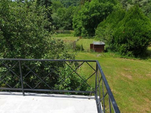 Maisonnette Vall�e de La Loue Proche Ornans Grande Terrasse