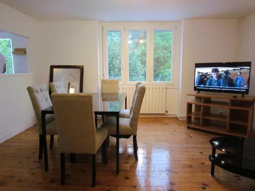 Maisonnette Vall�e de La Loue Proche Ornans Grande Terrasse