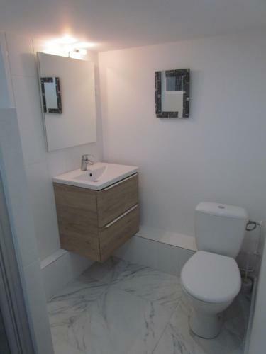 Maisonnette Vall�e de La Loue Proche Ornans Grande Terrasse