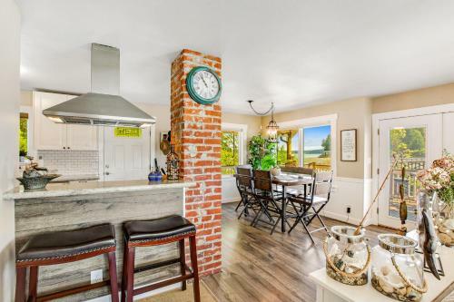 Buzz & Christa's Beach House