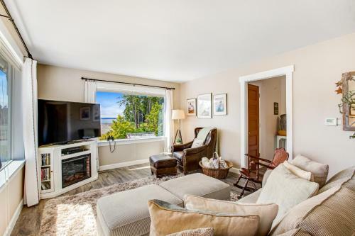Buzz & Christa's Beach House