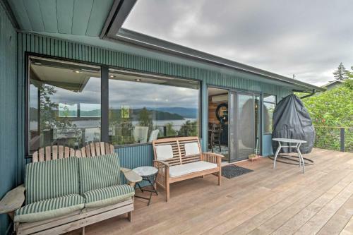 Bright And Airy Home With Sweeping View And Hot Tub