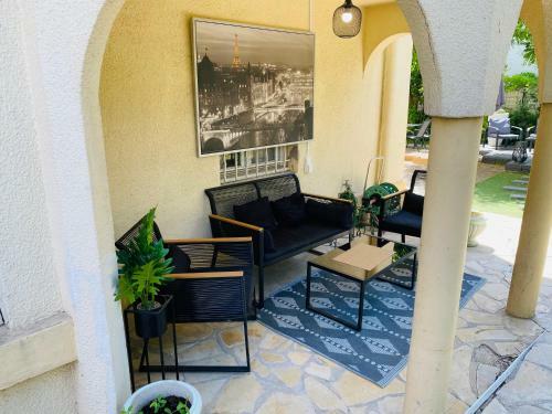 Belle Villa � 5 Mn Du Centre Avec Grd Jaccuzy