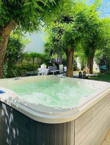 Belle Villa � 5 Mn Du Centre Avec Grd Jaccuzy