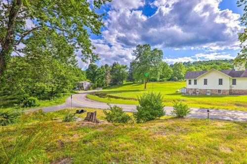 Sun-dappled Fayetteville Home With Fire Pit!