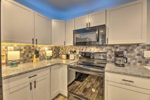 Pet-friendly Digs With Fire Pit And Large Yard!
