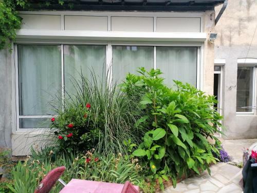 Apartamento Studio Avec Terrasse Amenagee Et Wifi A Neris Les Bains