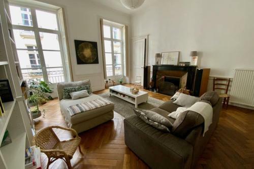 Haussmannian Apartment 135 M In Nantes