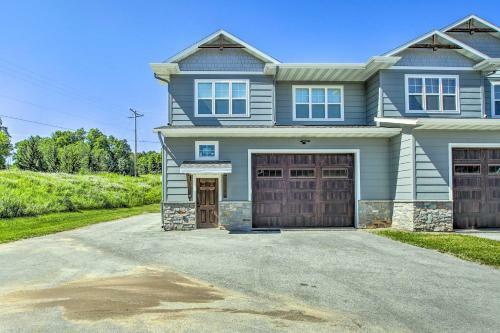 Picturesque Gem, Walk To Racetrack And Lakes!