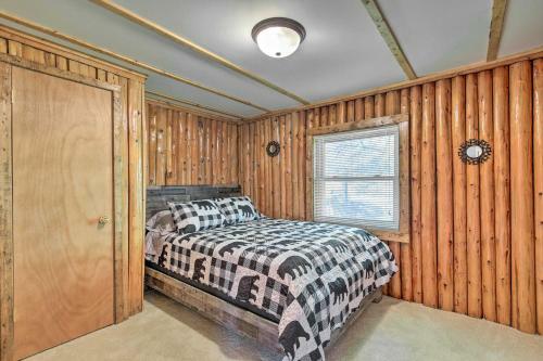 Lakefront Tomahawk Cabin With Boat Dock And Deck
