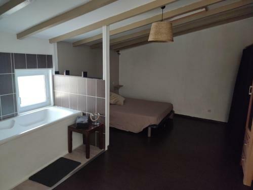 Jolie Maison de Ville Avec Terrasse Ombrag�e