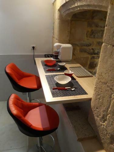 Apartamento Hyper Centre, Proche Des Monuments Romains, Parking Gratuit, Au Calme