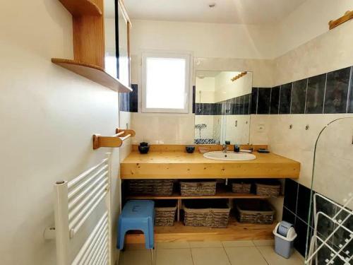 Charming Holiday Home In Notre-dame-de-monts With Pool