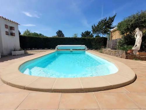 Charming Holiday Home In Notre-dame-de-monts With Pool