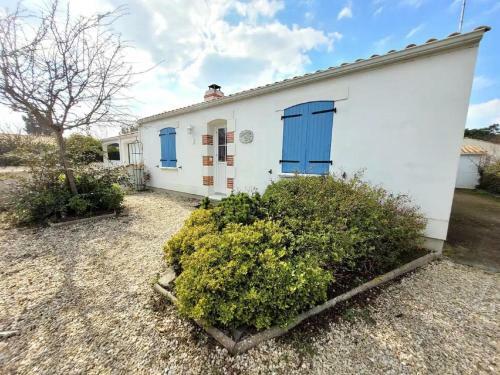 Charming Holiday Home In Notre-dame-de-monts With Pool