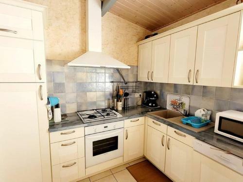 Charming Holiday Home In Notre-dame-de-monts With Pool