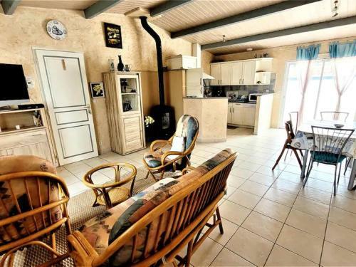 Charming Holiday Home In Notre-dame-de-monts With Pool