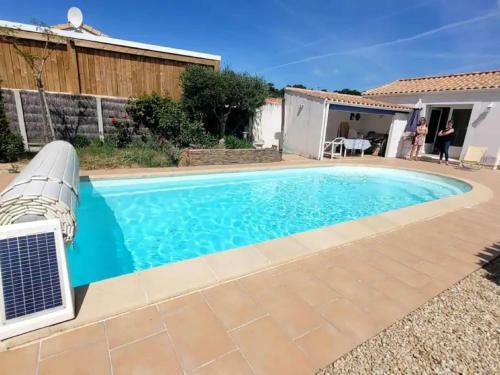 Charming Holiday Home In Notre-dame-de-monts With Pool