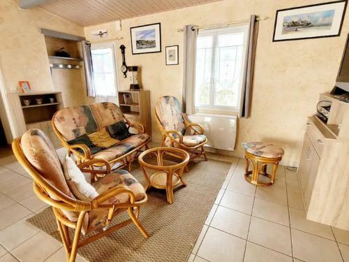 Charming Holiday Home In Notre-dame-de-monts With Pool