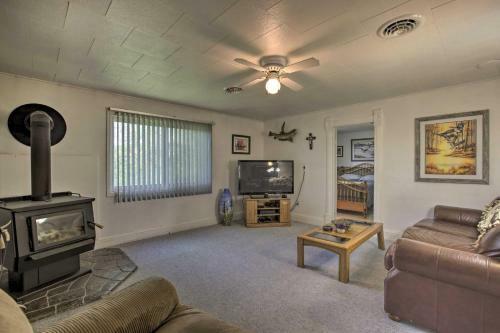 Walkable Ten Sleep House With Patio And Sunroom!