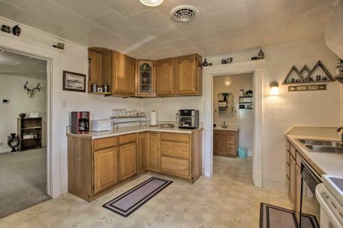 Walkable Ten Sleep House With Patio And Sunroom!