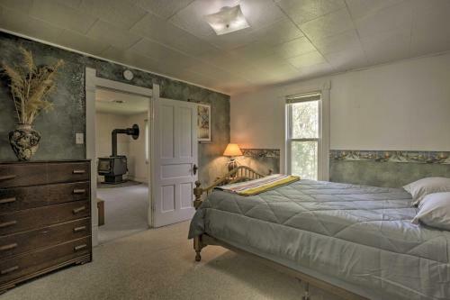 Walkable Ten Sleep House With Patio And Sunroom!