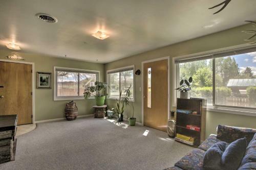 Walkable Ten Sleep House With Patio And Sunroom!