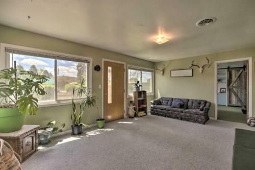Walkable Ten Sleep House With Patio And Sunroom!