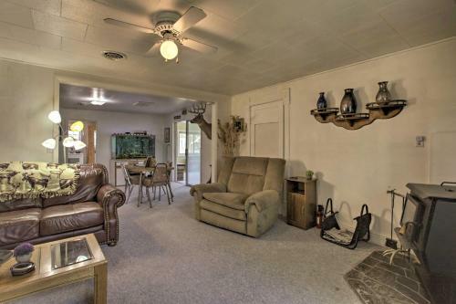 Walkable Ten Sleep House With Patio And Sunroom!