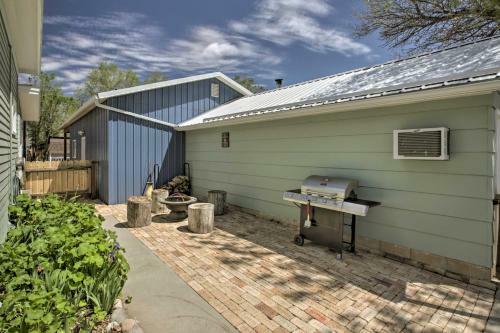 Walkable Ten Sleep House With Patio And Sunroom!