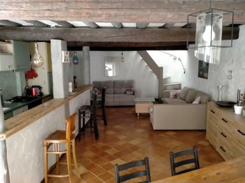 Jolie Maison de Village Avec Terrasse Trop�zienne.