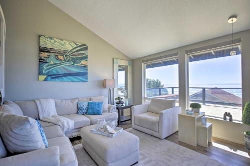 Pacific Penthouse Retreat With Ocean Views!